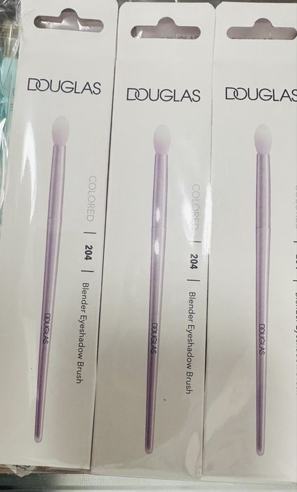 Douglas colored blender eye Brush Nº204