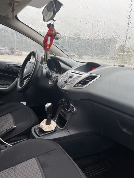 Продавам Ford Fiesta