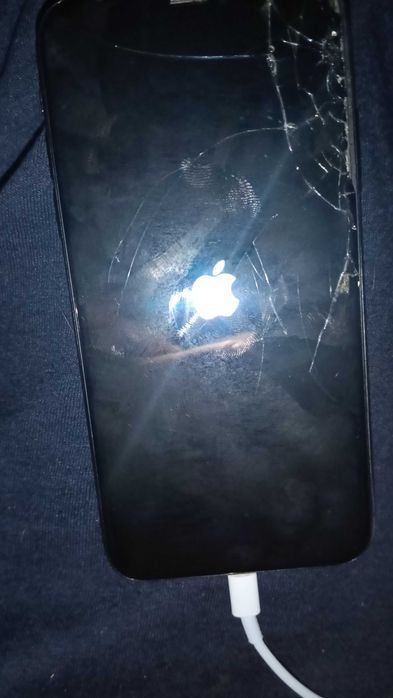 Vând iPhone x defect pentru piese