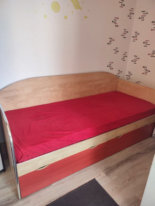 Pat cu saltea o pers.+ birou