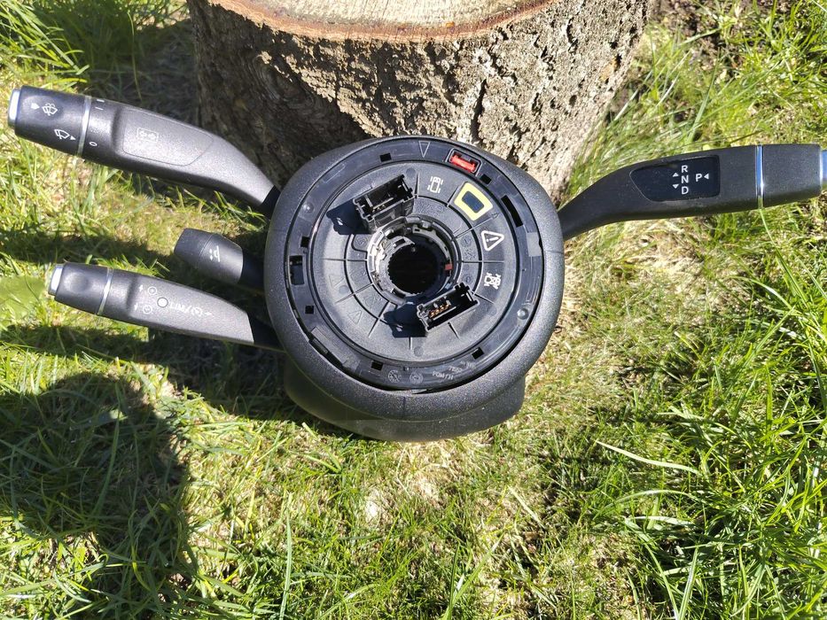 Кормилна конзола с листчета и лентов кабел