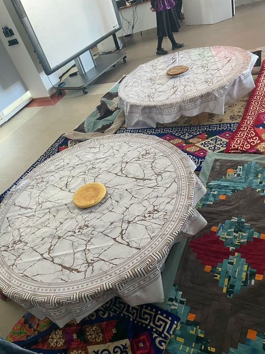 Круглый жер стол аренда