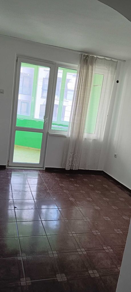 Продава се Четиристаен апартамент в Добрич, Център - 100 кв.м за 2550 €/кв.м - Снимка #3