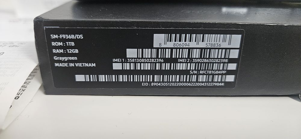 Samsung Z fold 4  1 TERA 1000Gb