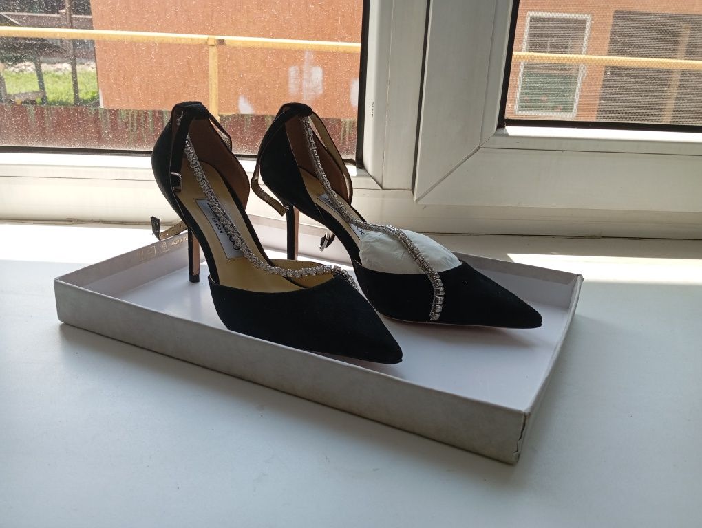 Продаю туфли новые бренд,JIMMY CHOO