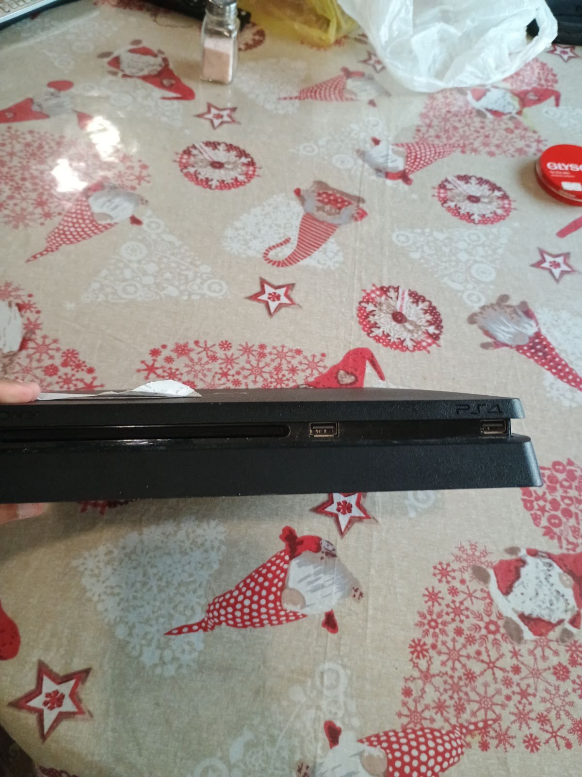 Ps4 slim l 1TB с пет игри и нов джойстик