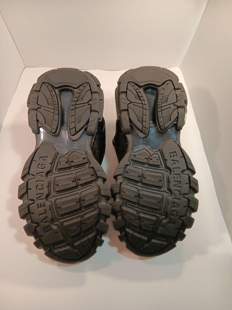 Balenciaga track
