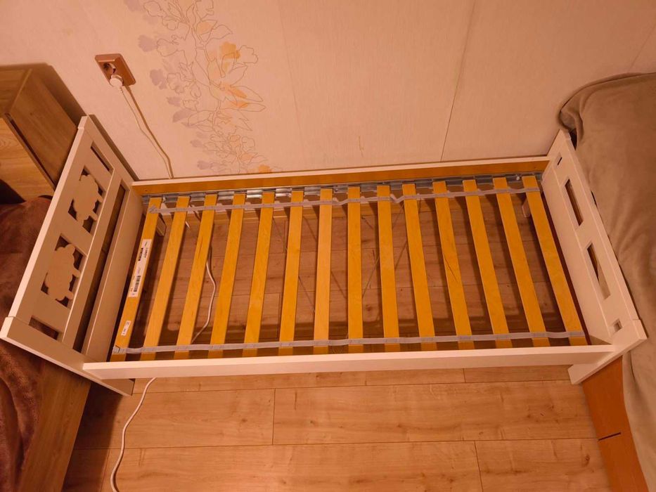 Легло с подматрачна рамка и матрак