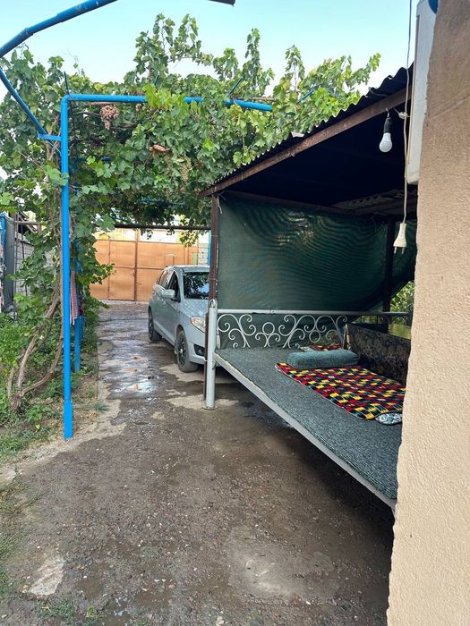 Продается дом с удобной локацией с фруктовым садом.