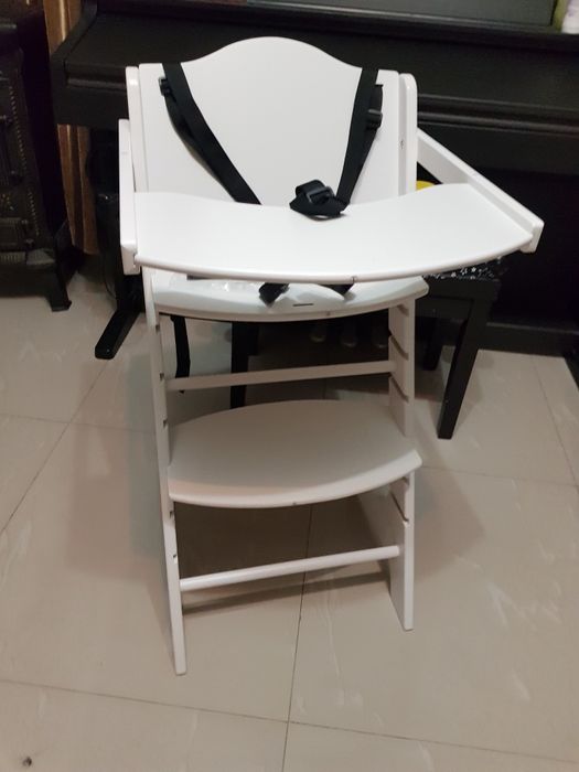 Scaun masa bebe lemn alb. Noua.