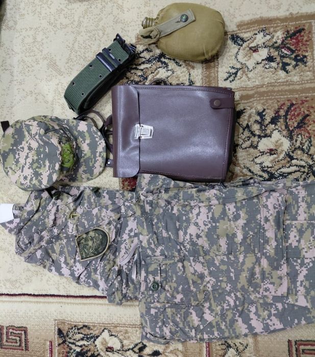 продаю военную форму для военной кафедры, полный комплект 
бушлат, кил