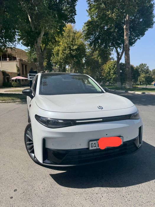 Продаю Leapmotor C16 Hibrid (1 хозяин) 2024