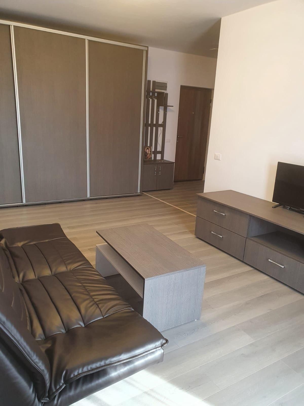 Închiriez apartament