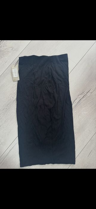 Нова пола с етикета