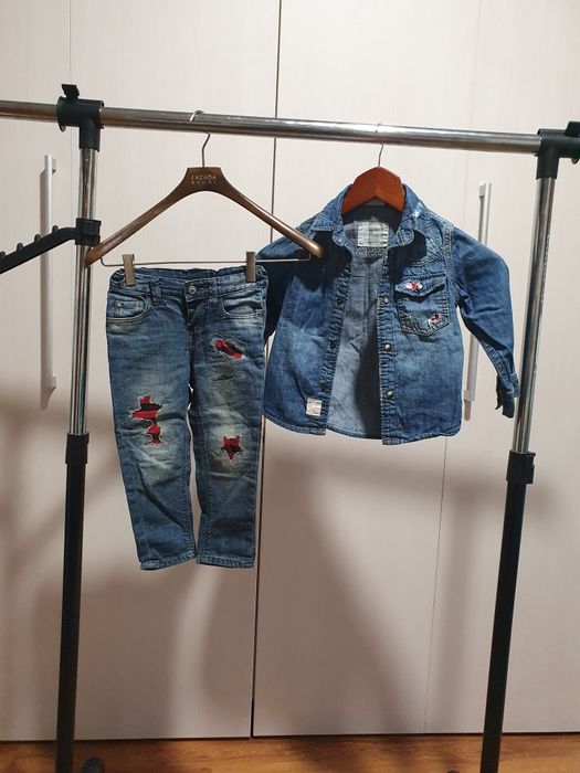 Vând costum de blugi