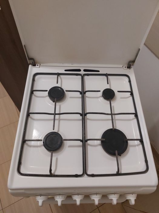 Aragaz Electrolux EKG501104W , 4 arzatoare, Gaz, Ceas avertizor, Alb