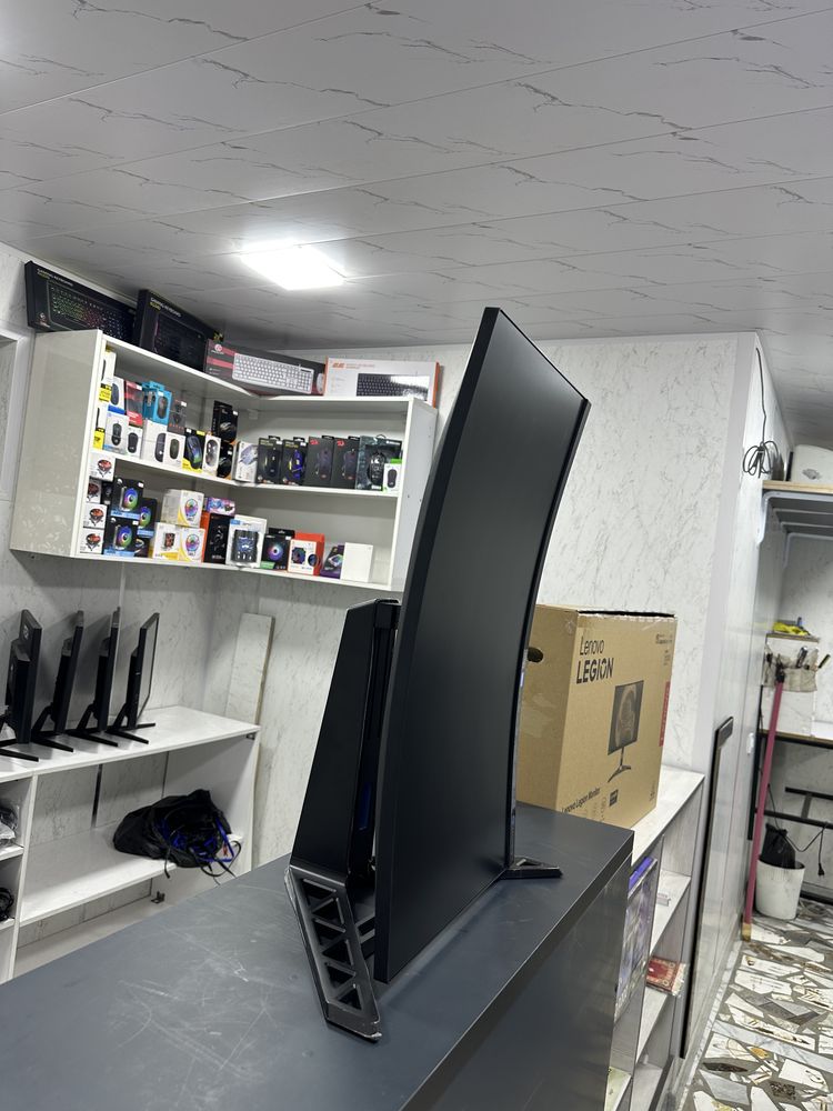 Lenovo Legion R27fc-30