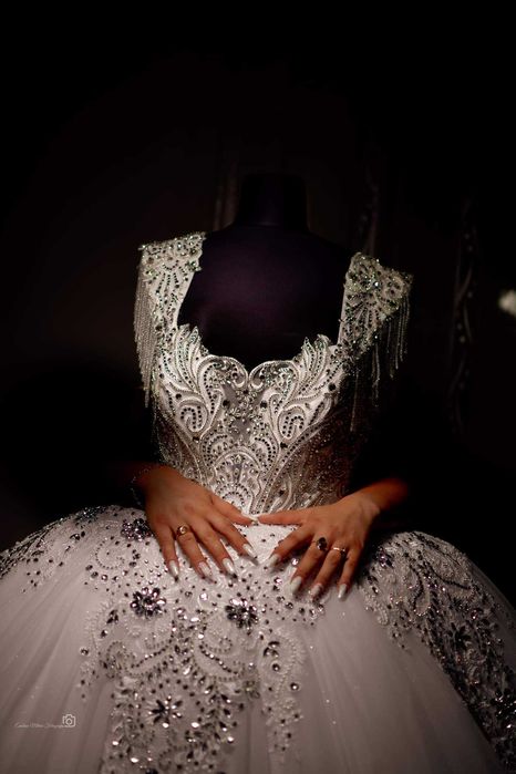 Vând rochie de mireasă stil prințesă cu pietre!