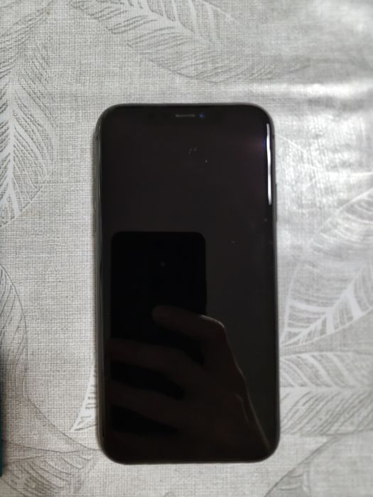 Продам б/у iPhone 11 128GB