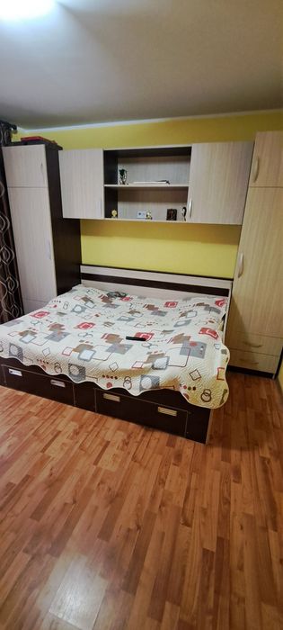 Vând dormitor tineret cu saltea și lada depozitare
