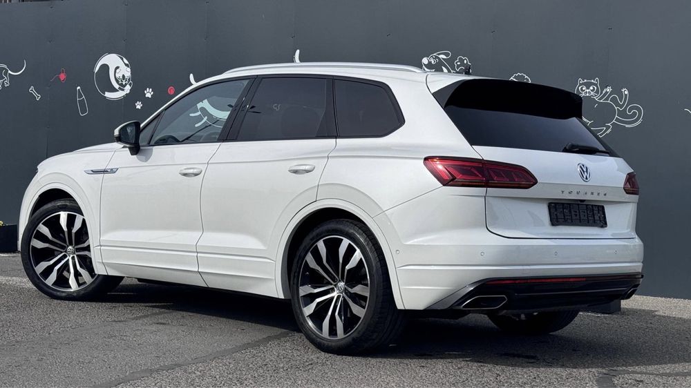 Volkswagen Touareg R line.Atmosphere