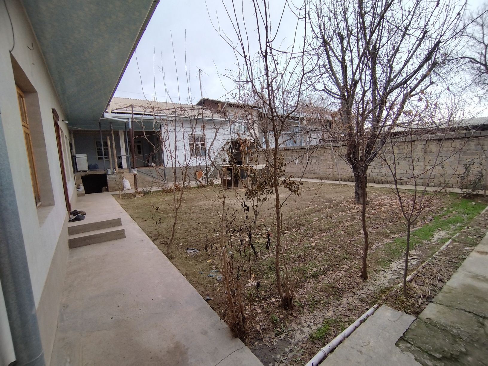 Srojno Uchtepa tumani Sakkokiy mahallada uy sotiladi