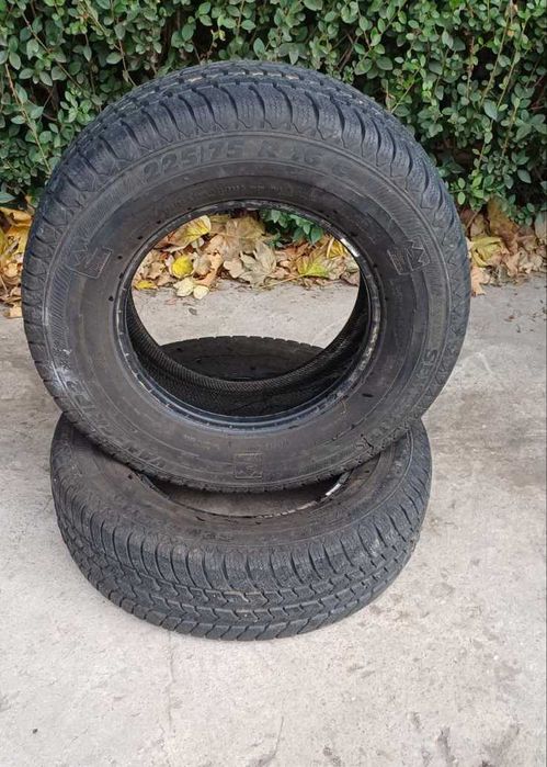 Зимни гуми за бус  16-ки  2 броя 225/75/16С  SEMPERIT