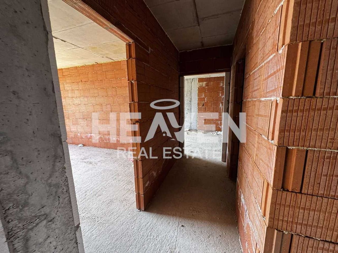 Продава се Тристаен апартамент в Пловдив, Център - 107 кв.м за 925 €/кв.м - Снимка #2