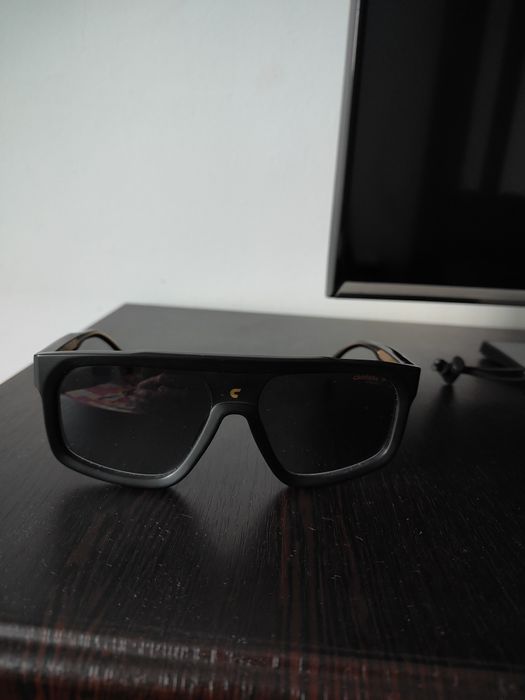 Ochelari soare, CARRERA