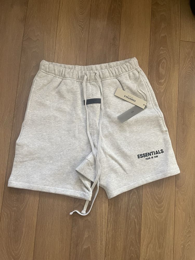 Къси гащи на essentials