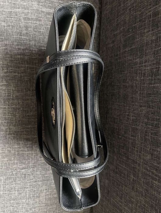 Продавам чанта за рамо Guess