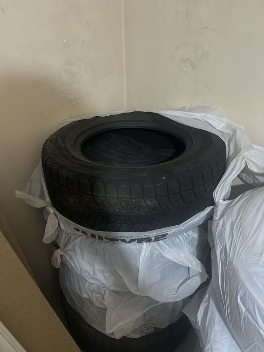 Зимние шины blizzak 285 60R18 116R