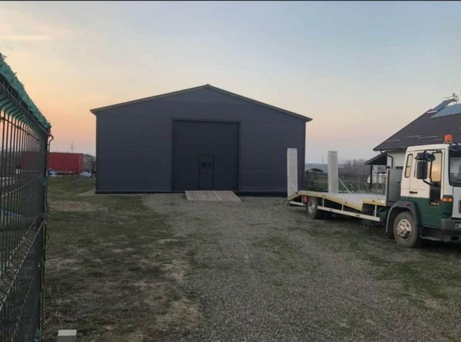 Hala metalica  cu tot cu panau  sandwich hala este de 10x20x4