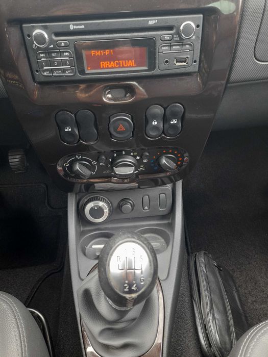 Duster Laureat 1.6 16 valve- 6 Trepte- 4x4