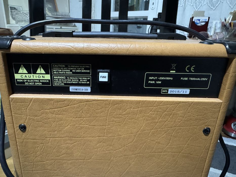 Усилвател Stagg 10AA / кубе за китара