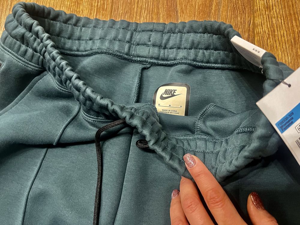 Дамско долнище NIKE tech fleece