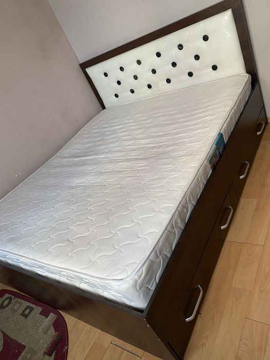 продам кровать с матрацем матрас