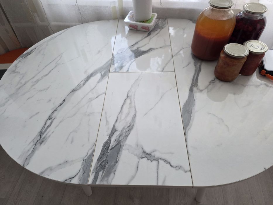 Продам стол в идеальном состояние