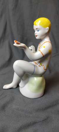 Фарфоровая статуэтка мальчик с бабочкой Полонне ЗХК