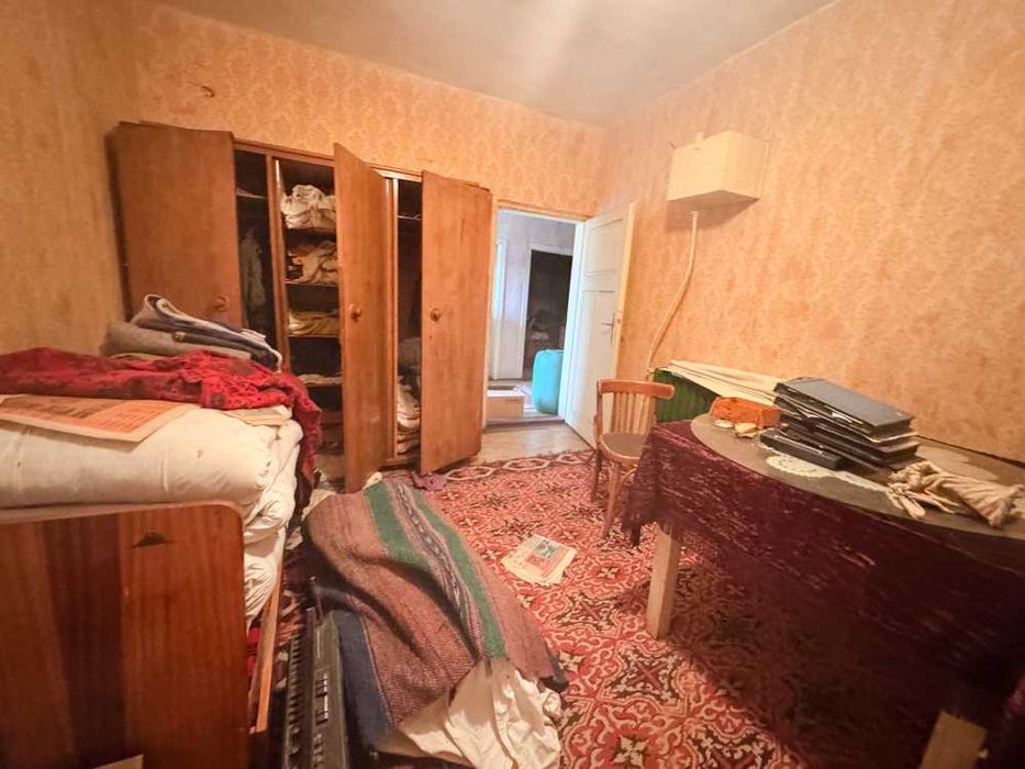 Kъща с 3 спални, гараж и стопански постройки в живописното село Червен