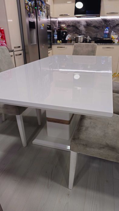 Луксозня трапезна маса от МДФ