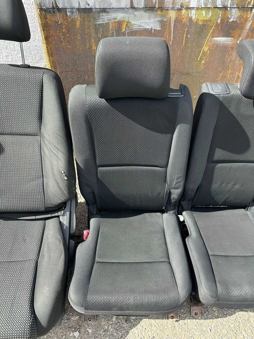 Седалки за Тойота Корола Версо.