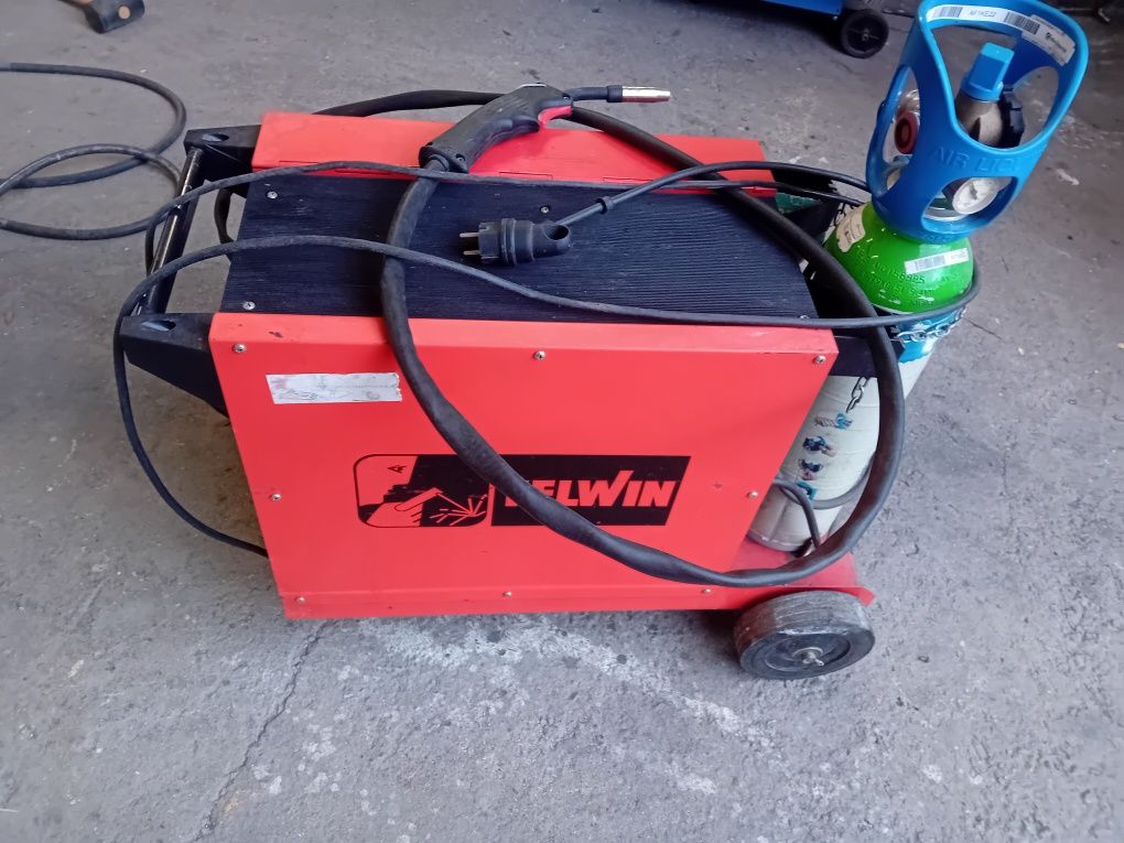 Aparat cu fir și gaz