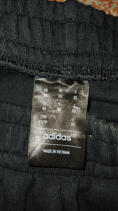 Къси панталони Adidas Originals -черни, размер XS (нови)
