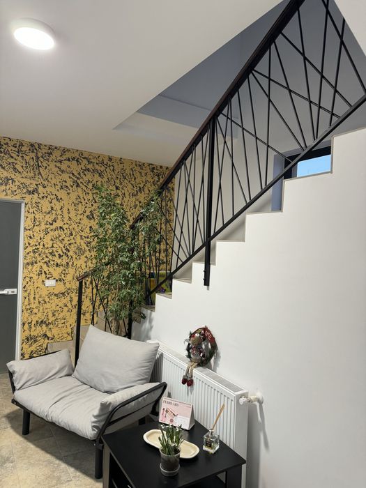 Închiriez 85mp spatiu comercial la etaj