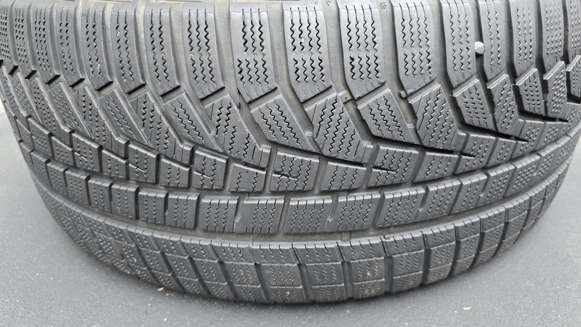 2 anvelope iarnă Hankook 255/45/19