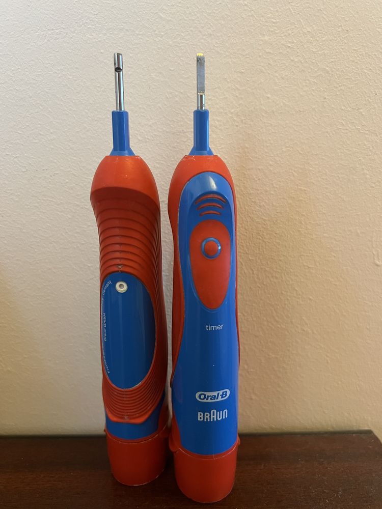 Periuta electrica cu baterii Oral B