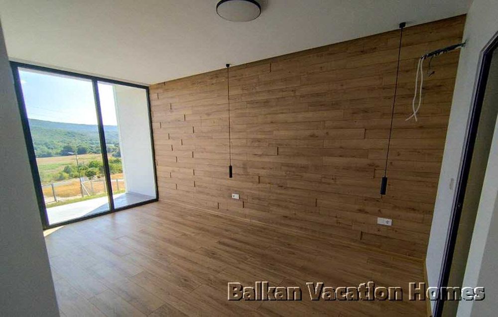 Нова, нискоенергийна къща на 4 км от Албена