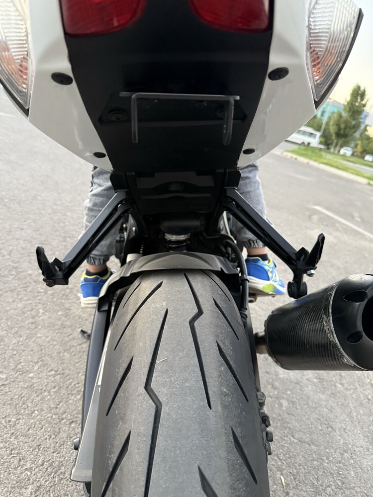 Сузуки жиксер Suzuki Jsxr 750