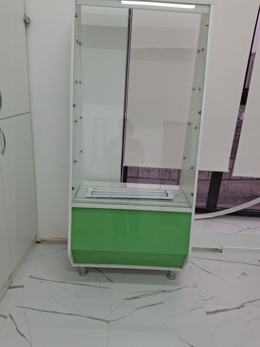 Стилаж аптечный ,магазинный , витрана